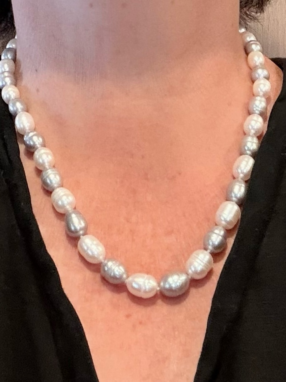 Elegant Faux Pearl Necklace